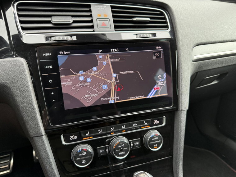 Vehicle Image 25