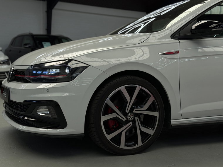 Vehicle Image 32