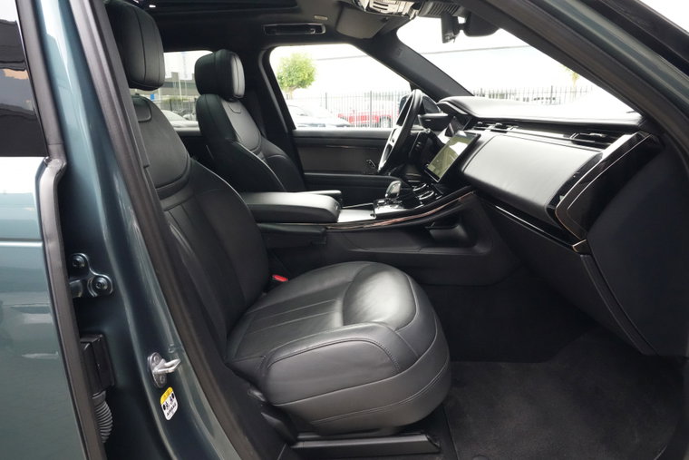 Vehicle Image 9