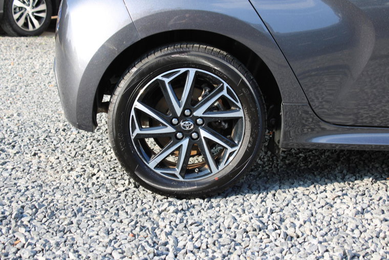 Vehicle Image 6