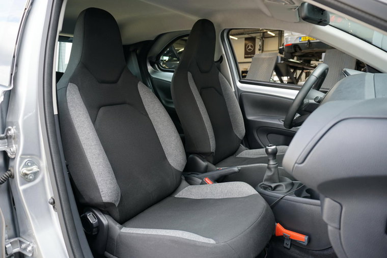 Vehicle Image 12