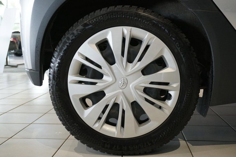 Vehicle Image 16