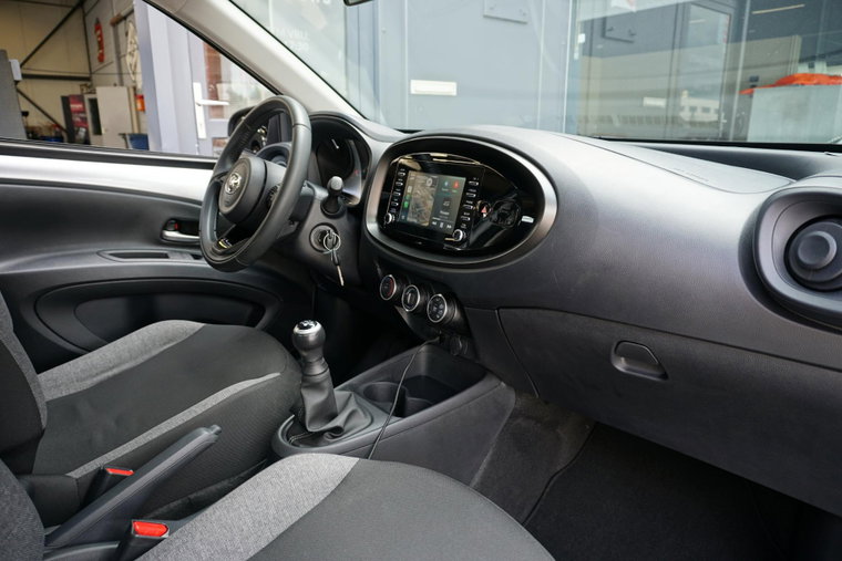 Vehicle Image 7