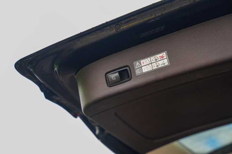 Vehicle Image 32