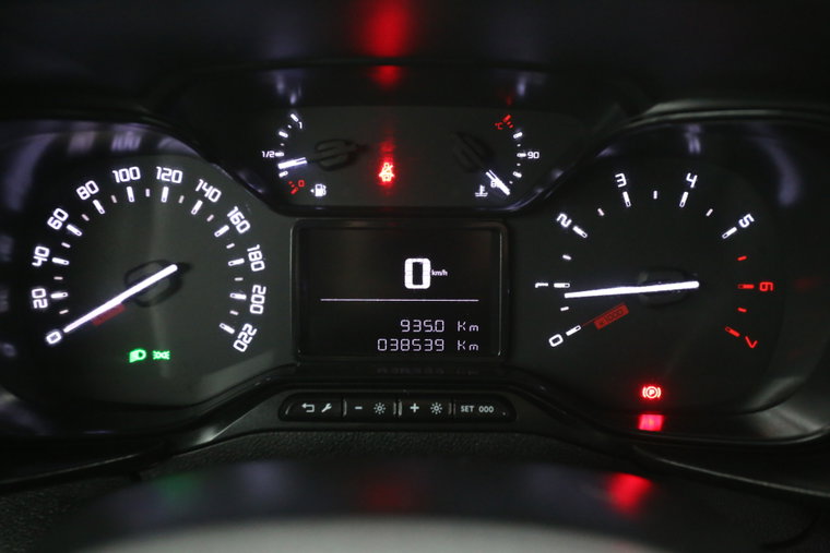Vehicle Image 12