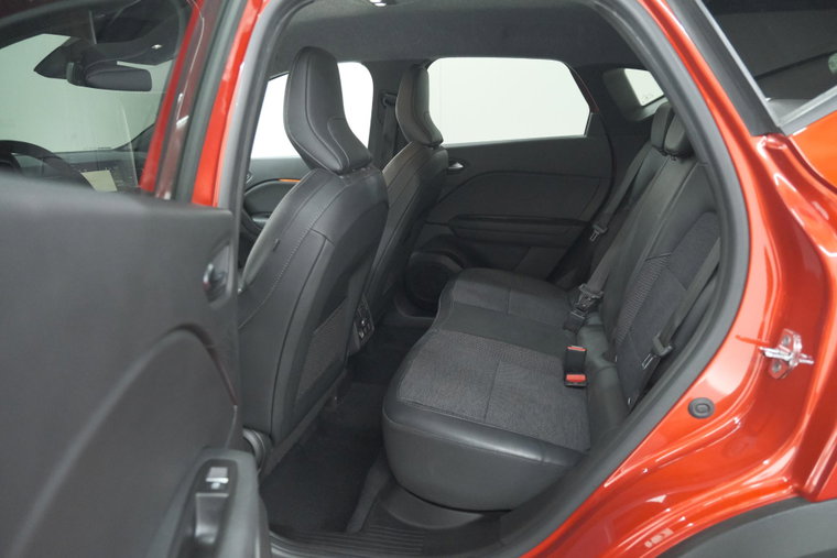 Vehicle Image 25