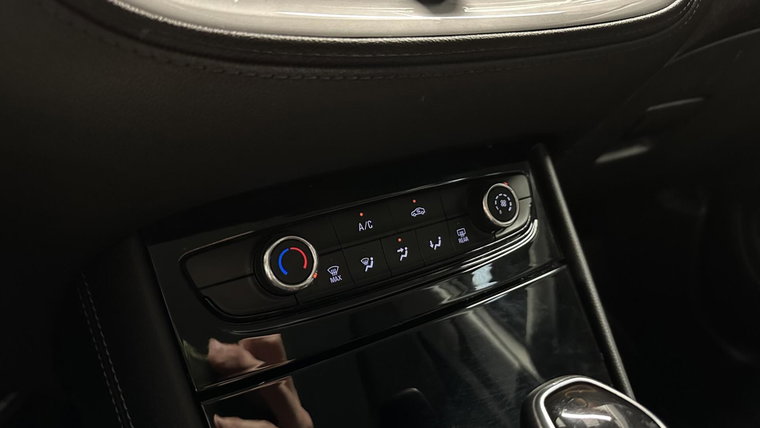 Vehicle Image 39