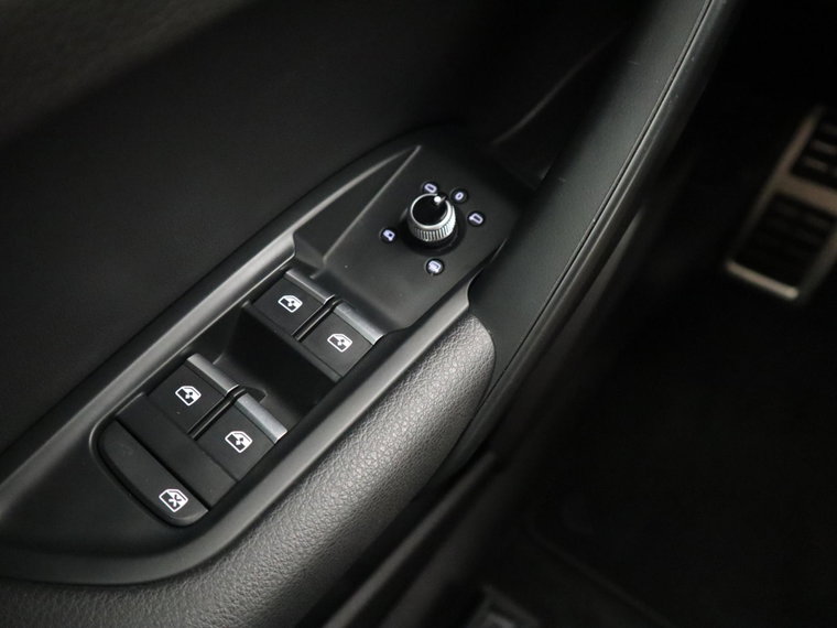 Vehicle Image 40