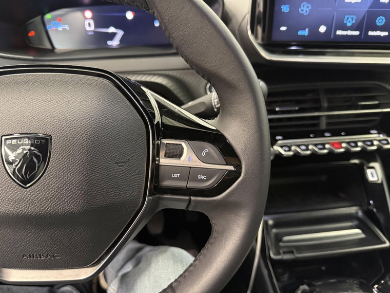 Vehicle Image 24