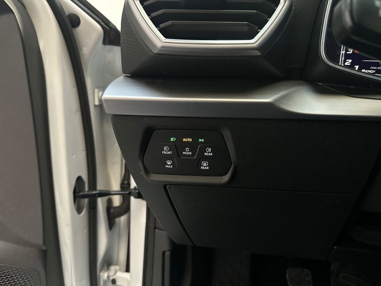 Vehicle Image 25
