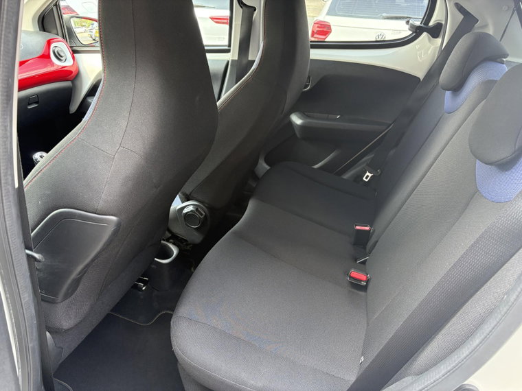Vehicle Image 12