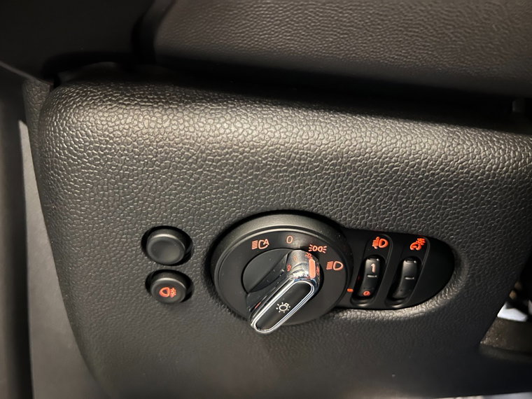 Vehicle Image 60