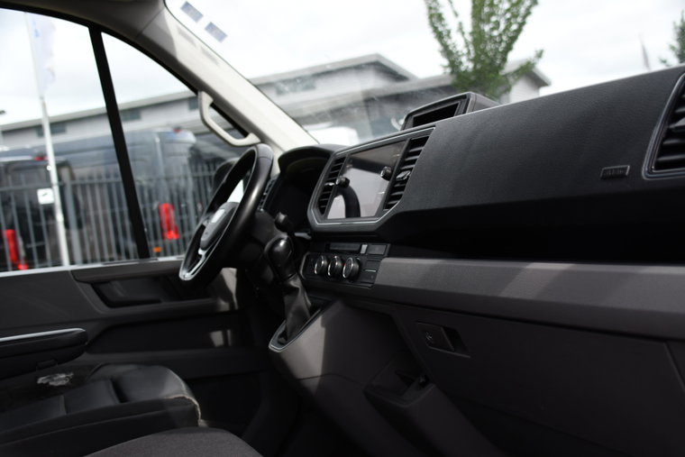 Vehicle Image 25