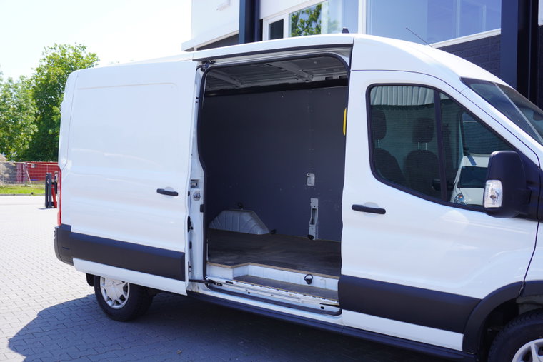 Vehicle Image 9