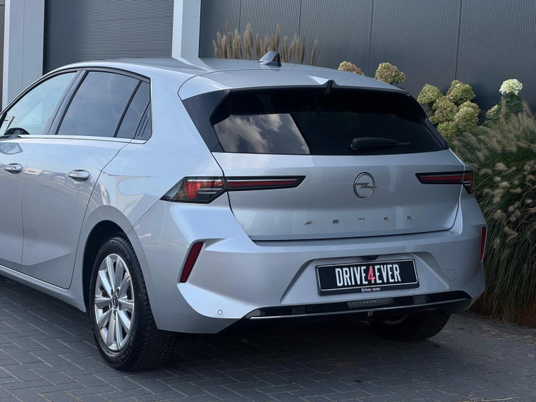 Vehicle Image 32