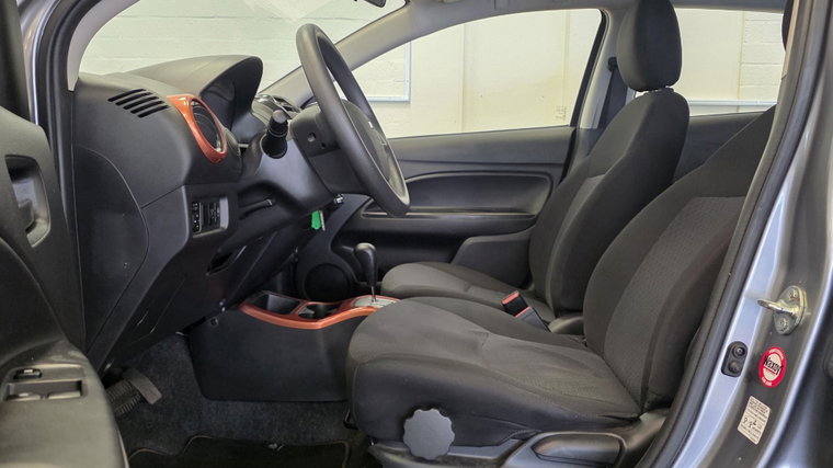 Vehicle Image 9