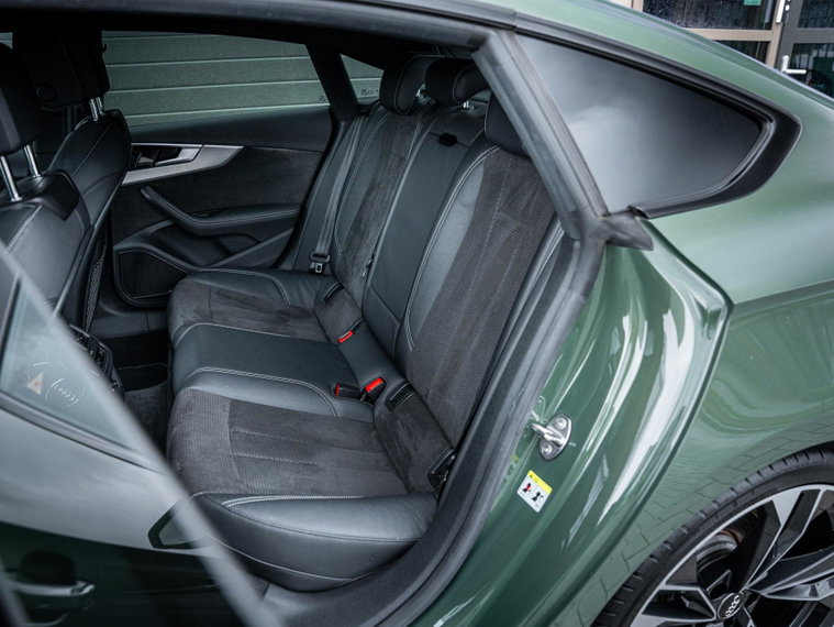 Vehicle Image 32