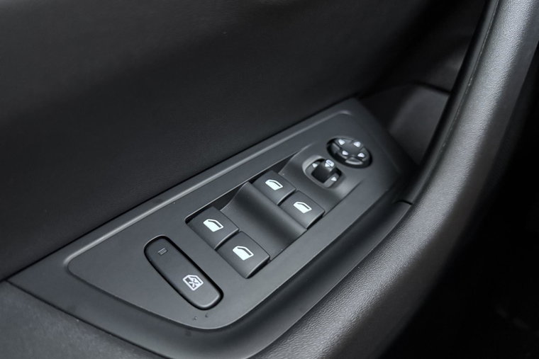 Vehicle Image 24