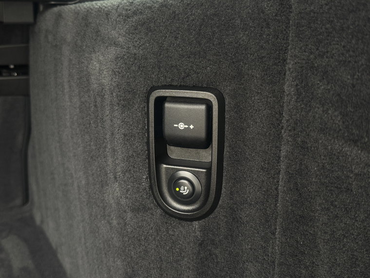 Vehicle Image 24