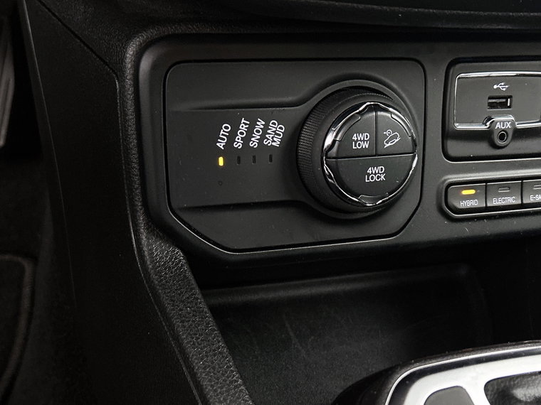 Vehicle Image 25