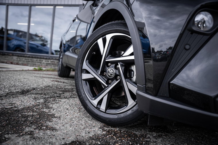 Vehicle Image 8
