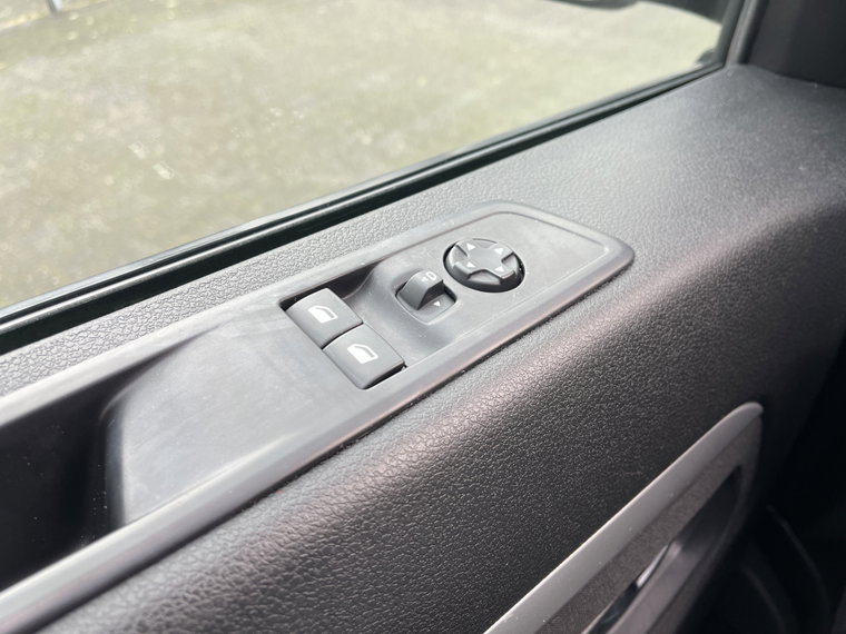 Vehicle Image 35
