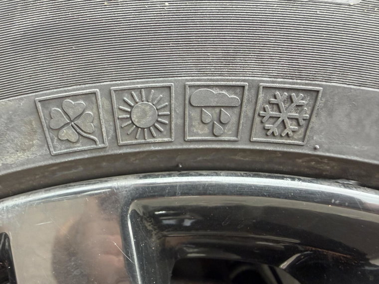 Vehicle Image 23