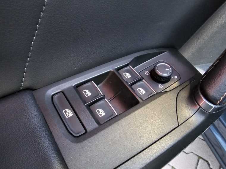 Vehicle Image 24