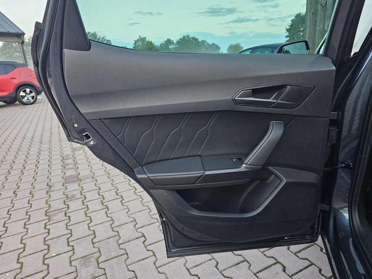 Vehicle Image 25