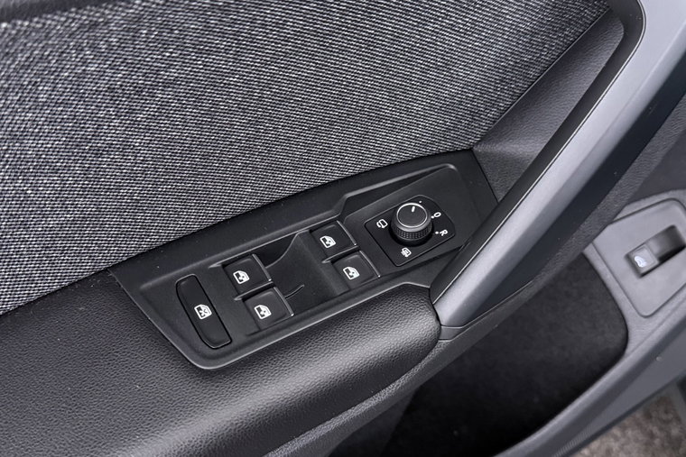 Vehicle Image 32