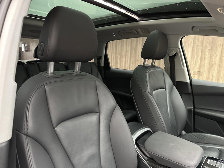 Vehicle Image 22
