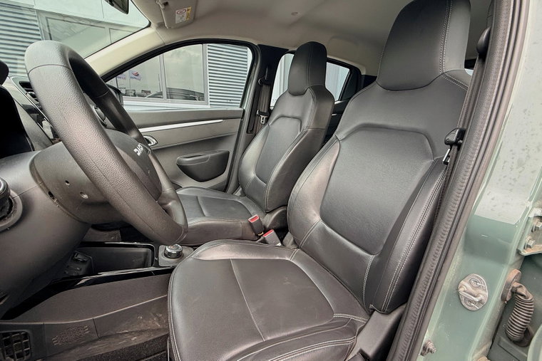 Vehicle Image 4