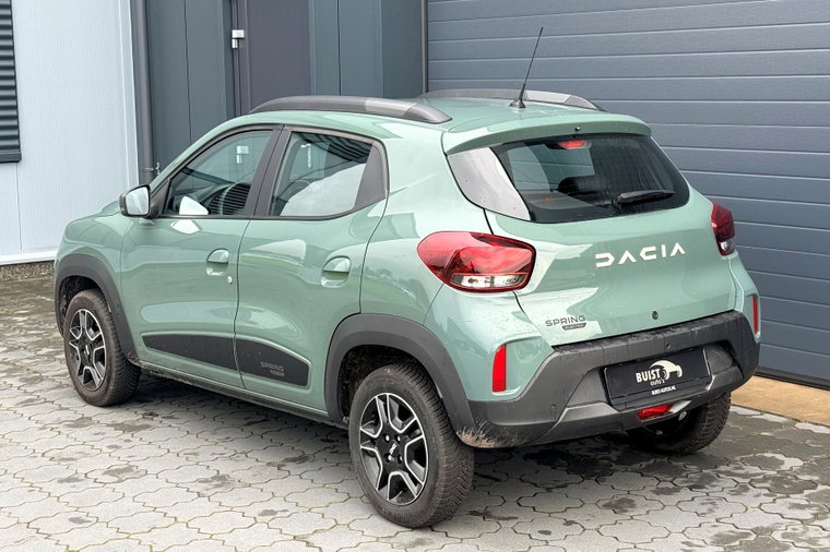 Vehicle Image 25