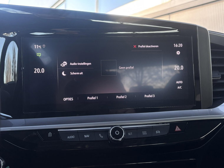 Vehicle Image 32