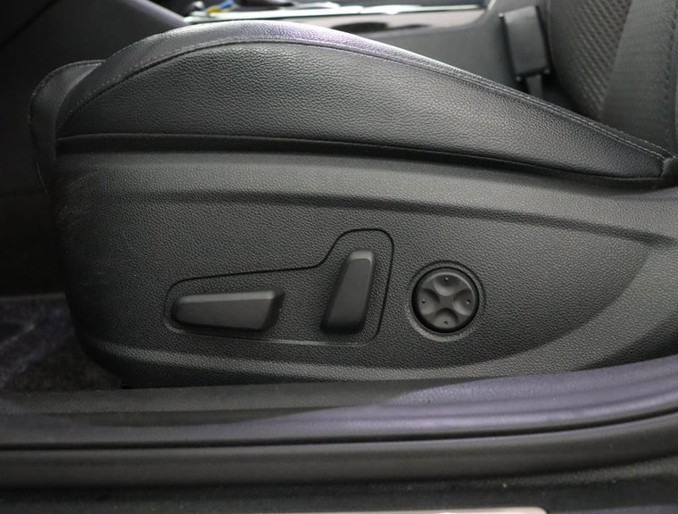 Vehicle Image 33