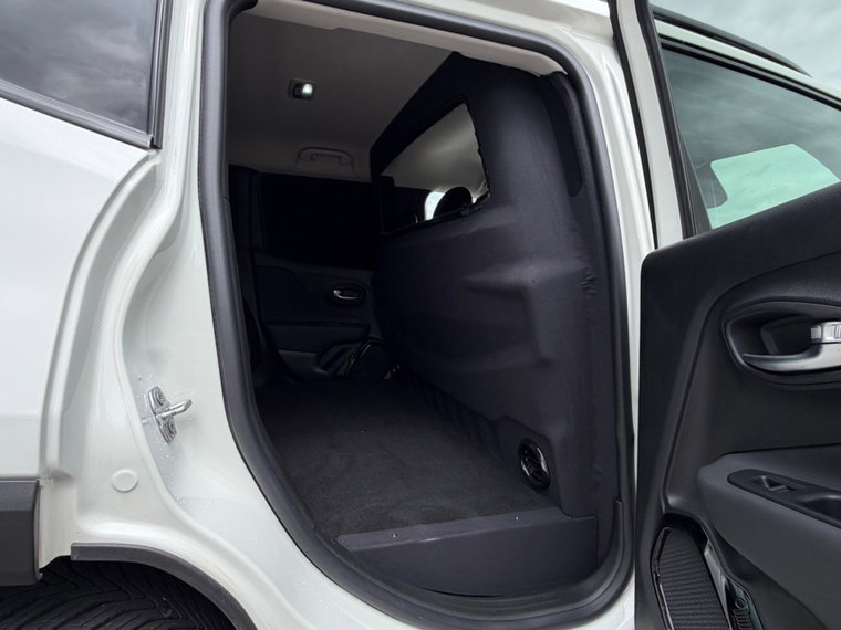 Vehicle Image 38