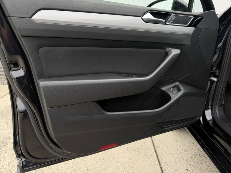 Vehicle Image 52