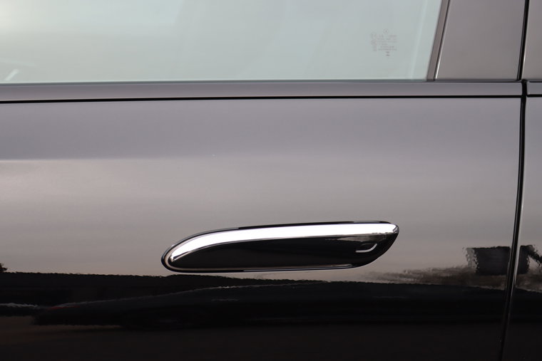 Vehicle Image 25