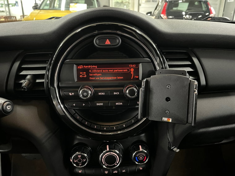 Vehicle Image 23