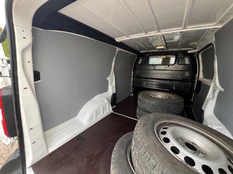 Vehicle Image 38