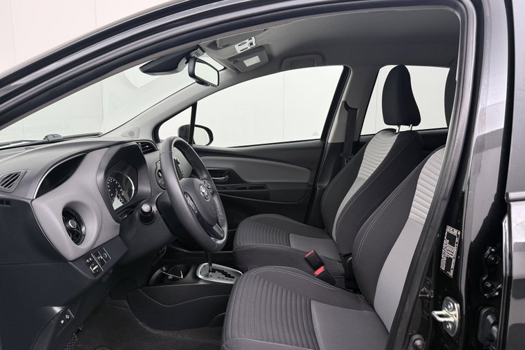 Vehicle Image 10