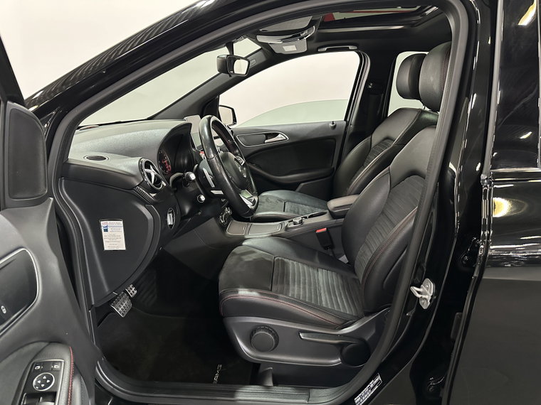 Vehicle Image 25