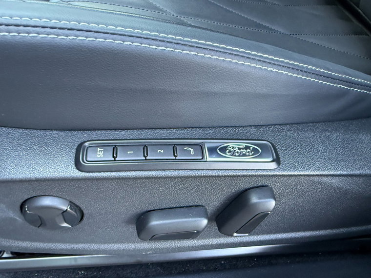 Vehicle Image 26