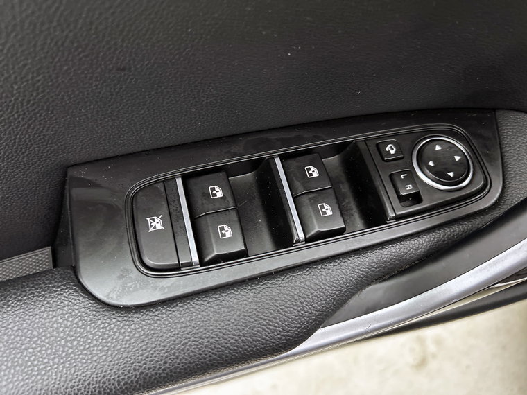 Vehicle Image 32
