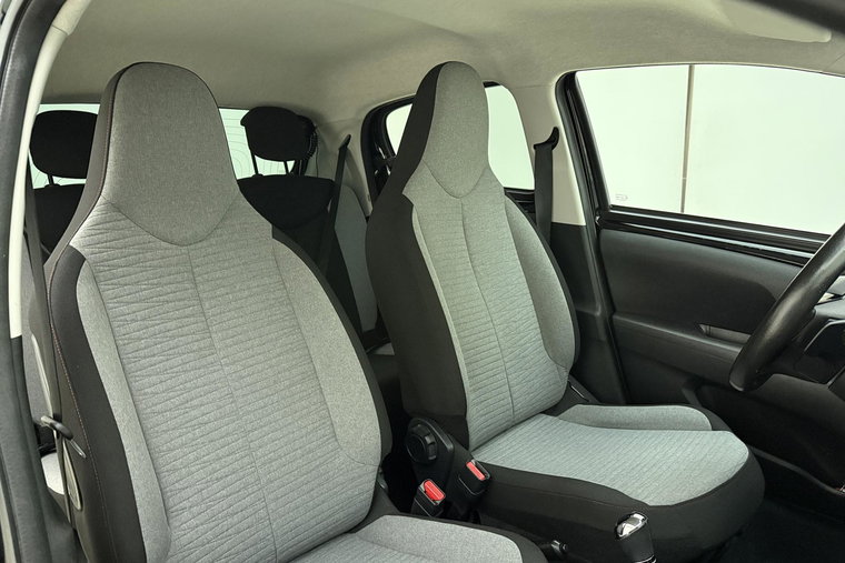 Vehicle Image 13