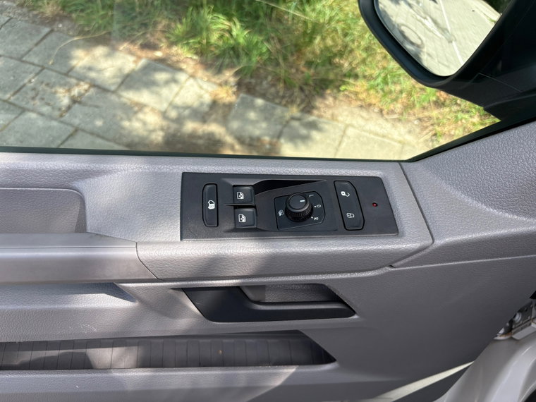 Vehicle Image 28