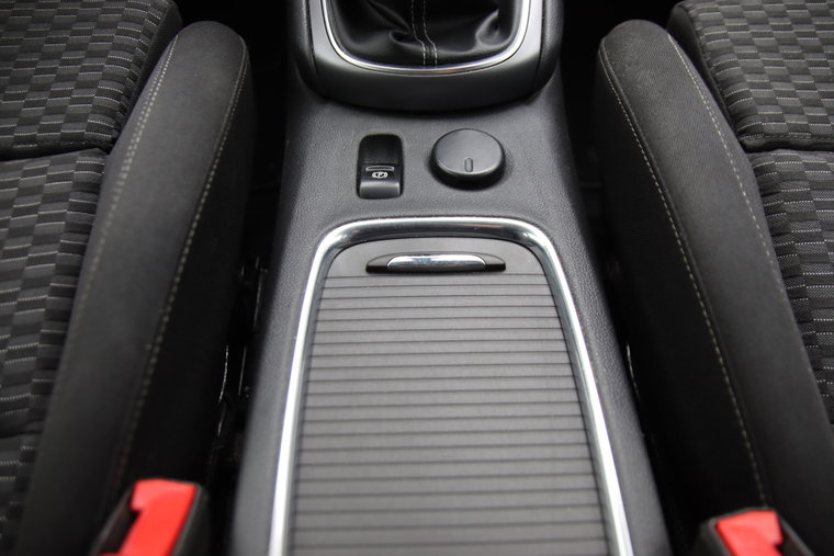 Vehicle Image 32