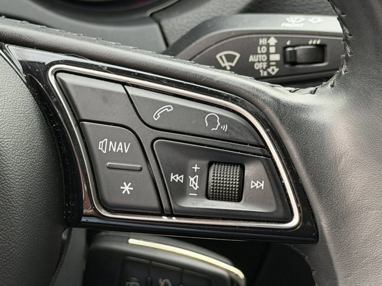 Vehicle Image 25