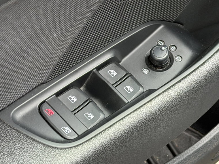 Vehicle Image 28