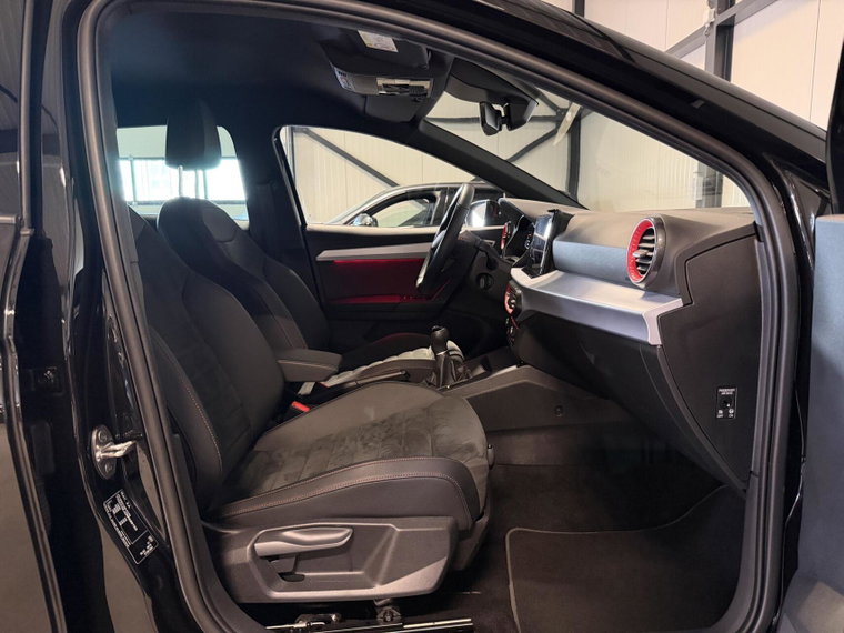 Vehicle Image 30